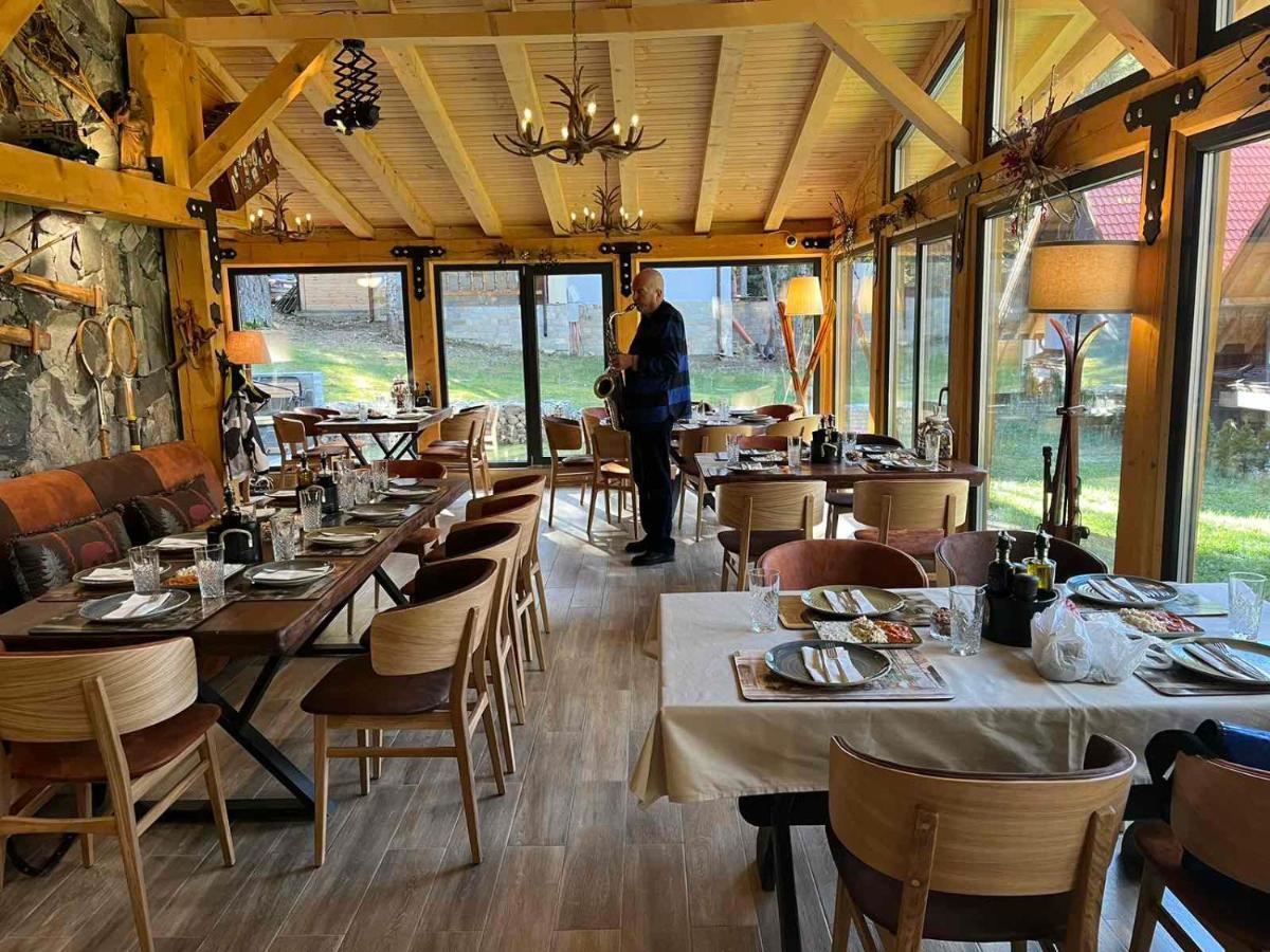 Algara Hut Hotel Panichishte Exterior foto